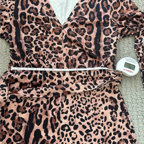 Cheetah Print Romper Playsuit with V Neck - Picture 5 of 7